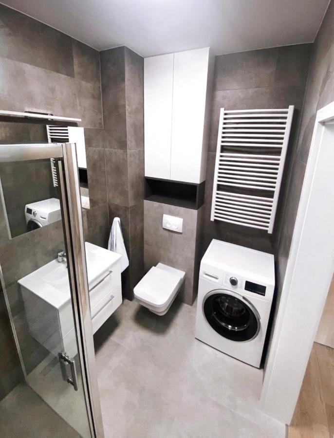Elegant 1-Bedroom Flat With Balcony Near Wrocław Extérieur photo