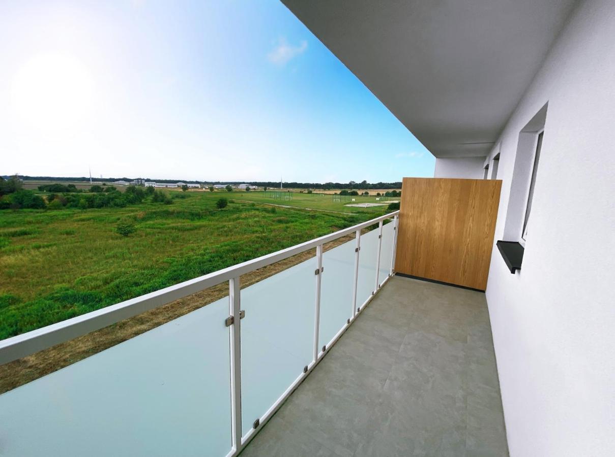 Elegant 1-Bedroom Flat With Balcony Near Wrocław Extérieur photo