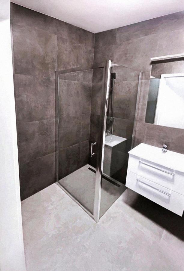 Elegant 1-Bedroom Flat With Balcony Near Wrocław Extérieur photo